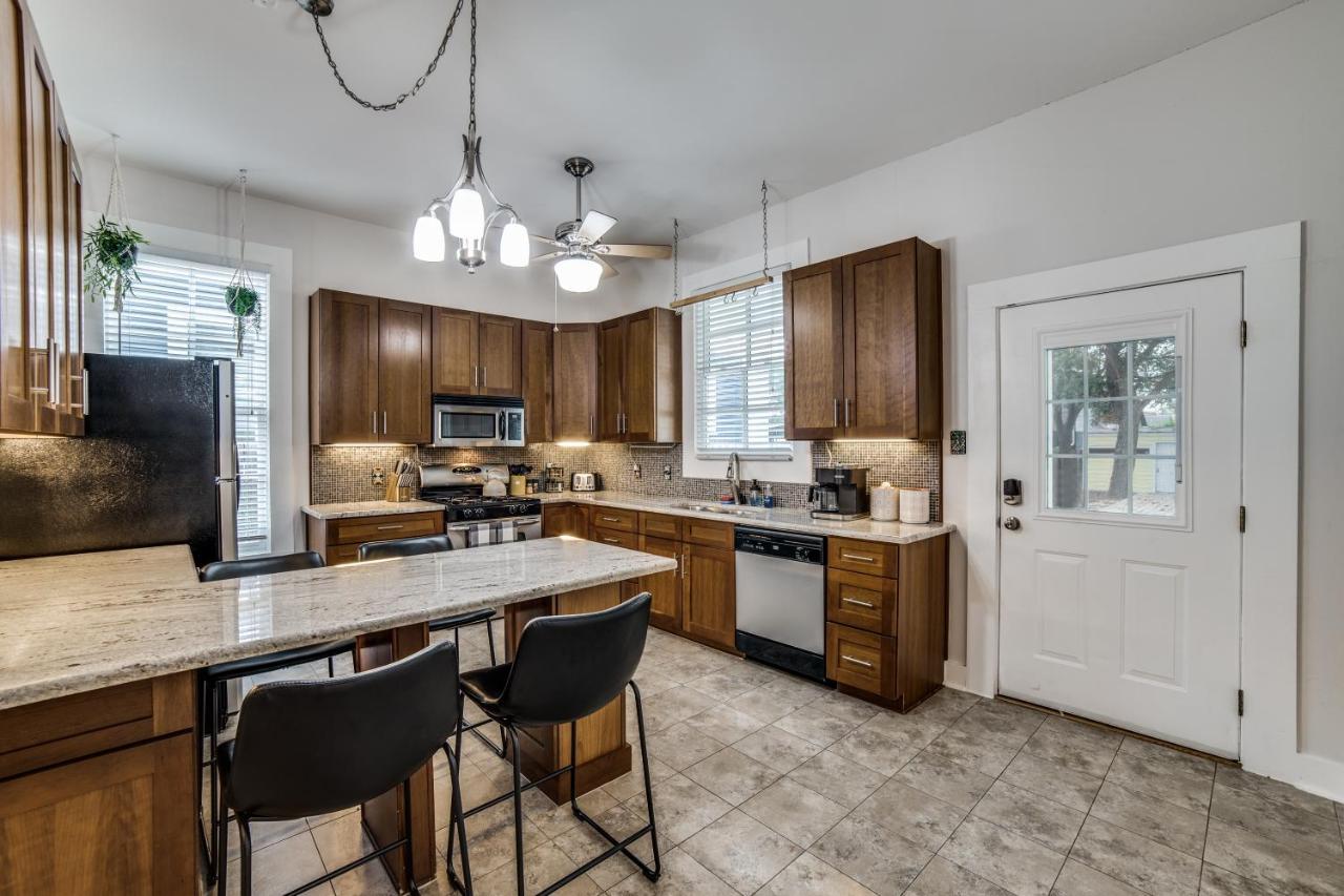 Downtown Historic 2Bdrm, Walk To Riverwalk, Alamo; Beautifully Renovated! San Antonio Exterior photo