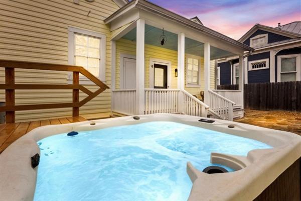 Downtown Historic 2Bdrm, Walk To Riverwalk, Alamo; Beautifully Renovated! San Antonio Exterior photo